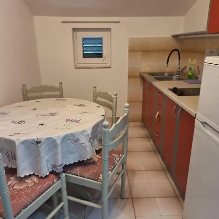 Apartment Fanica *
